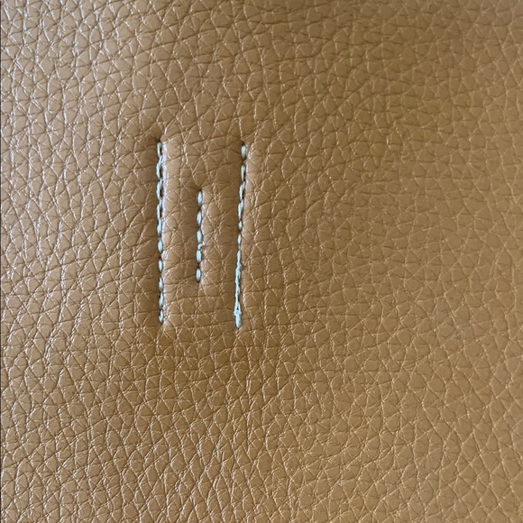 Hermés Style Elegant Tan Leather Tote Bag - Picture 3 of 7